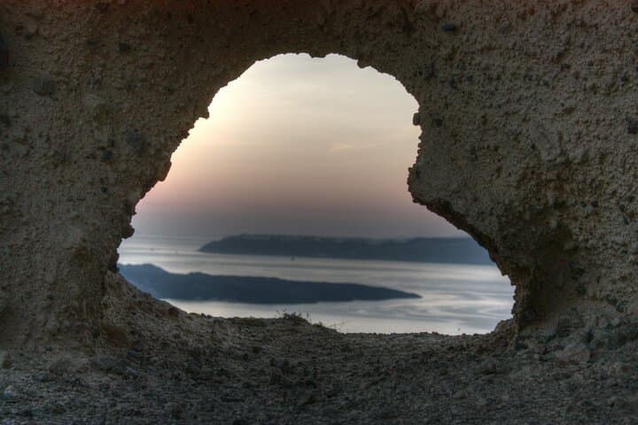 Santorini Private Panoramic Tour: Sunrise, Vineyards & Caldera Views (3 Hours)