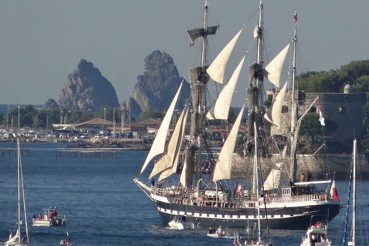 Private Transfer Lyon to Toulon with 2-Hour Marseille Old Port Stop photo 5