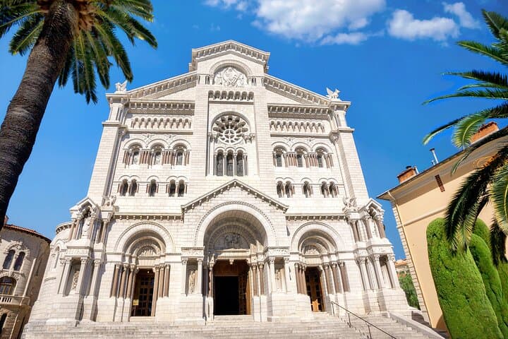 Monaco Walking Tour: Prince's Palace, Oceanographic Museum & Monte Carlo Highlights photo 2