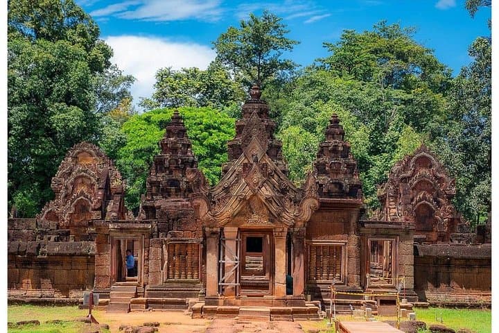 Angkor Grand Circuit: Banteay Srei & Off-the-Beaten-Path Temple Tour photo 2