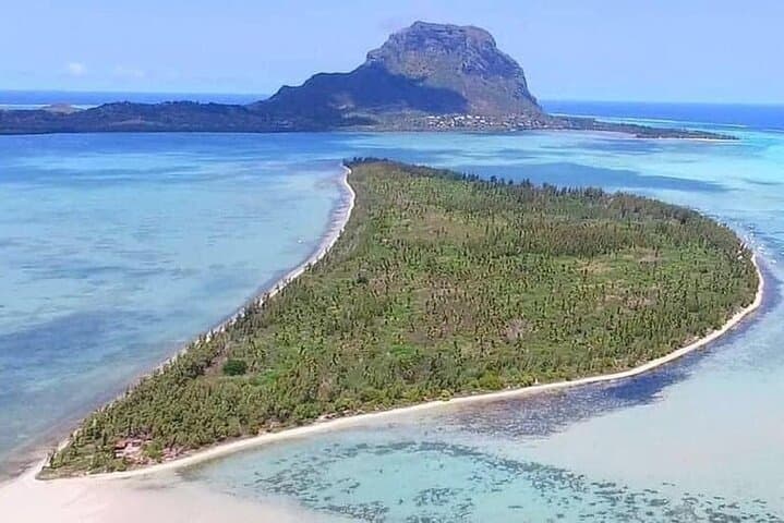 Full-Day Dolphins Encounter to Ile aux Benitiers & Crystal Rock — Speedboat Trip in Mauritius photo 2