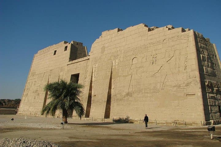 Private Luxor Tour: Valley of the Queens & Medinet Habu with Guide and Tickets photo 1