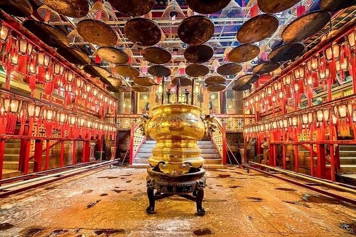 Authentic Hong Kong Private Walking Tour: Markets, Mid-Levels & Local Views