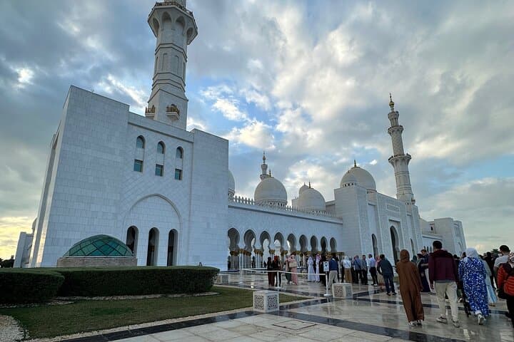 Abu Dhabi Grand Mosque Private Tour from Dubai — 5-Hour Sheikh Zayed Experience photo 4