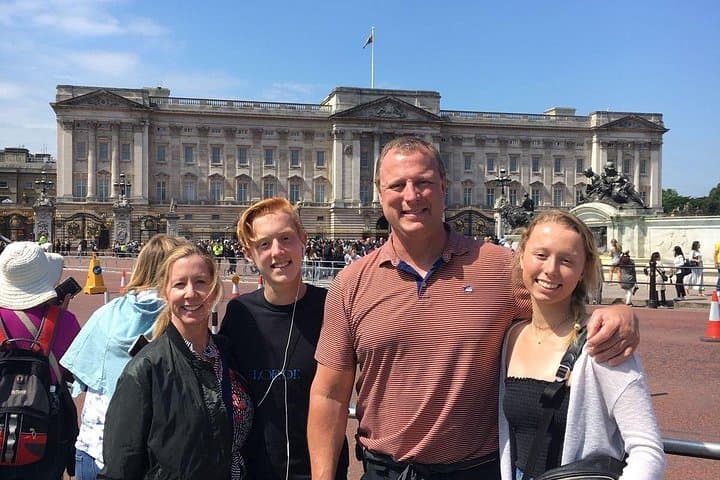 London Highlights Family Walking Tour: Westminster to St. Paul's with Kids photo 4