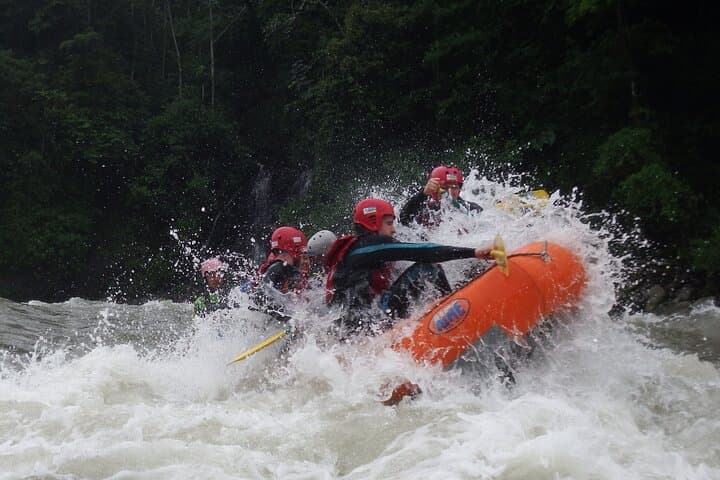 Extreme Rafting on the Pastaza: Level III–IV+ Adventures from Baños photo 2