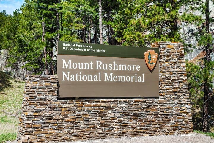 Mount Rushmore Self-Guided Audio Walking Tour — Presidential Trail Guide photo 4