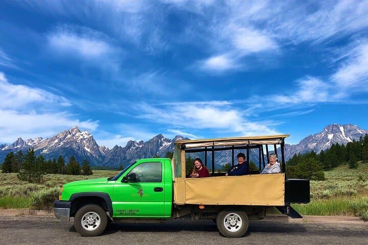 Grand Teton Wildlife Safari: Dawn & Dusk Jeep Tours from Jackson Hole