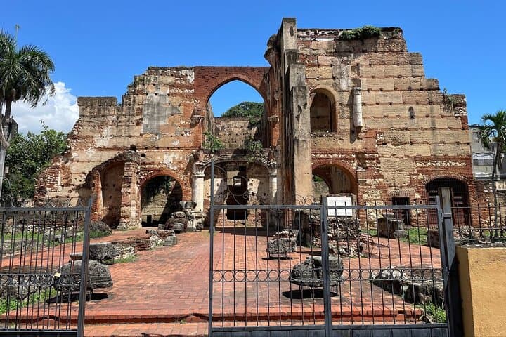Colonial Santo Domingo Walking Tour: Cathedral, Fortaleza & Ozama River Views