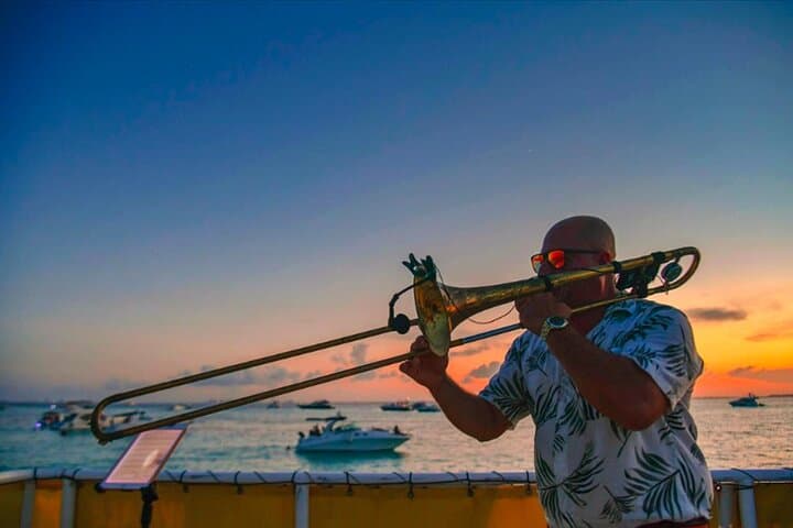 Sunset Catamaran Cruise to Isla Mujeres from Cancun: Beach Time, Town Tour & Drinks