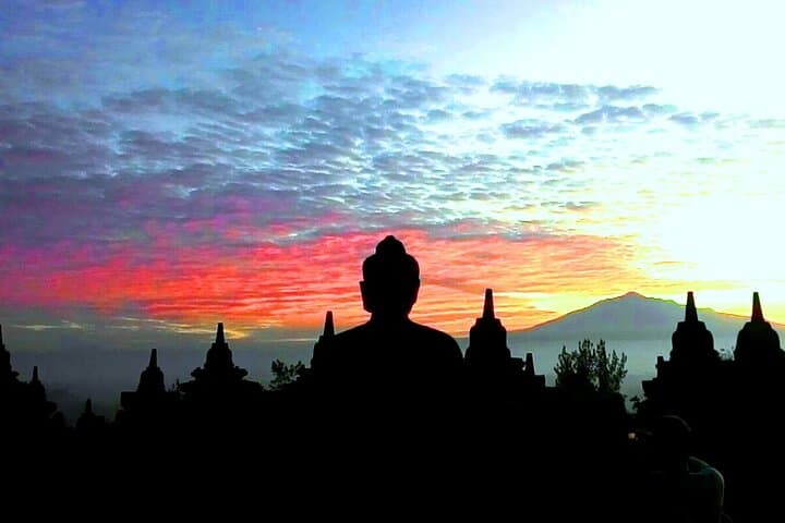 Punthuk Setumbu Sunrise Hike & Borobudur Temple Private Tour