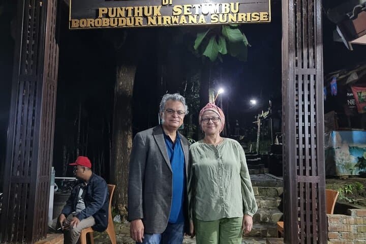 Punthuk Setumbu Sunrise Hike & Borobudur Temple Private Tour photo 4