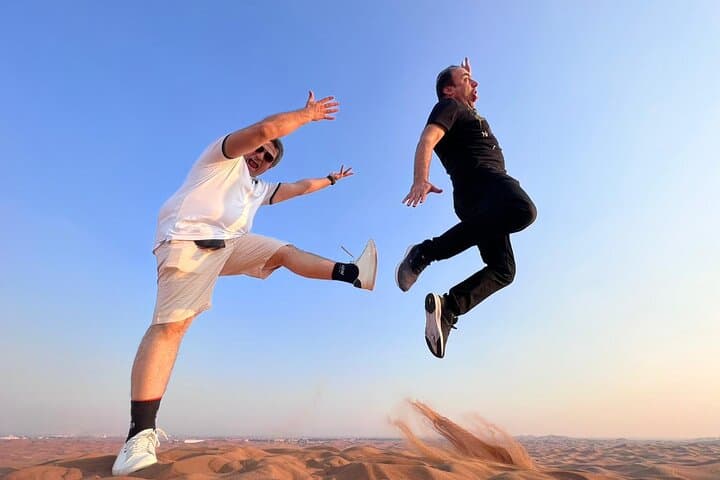 Dubai Day: Burj Khalifa Views and 4x4 Desert Safari with BBQ Dinner