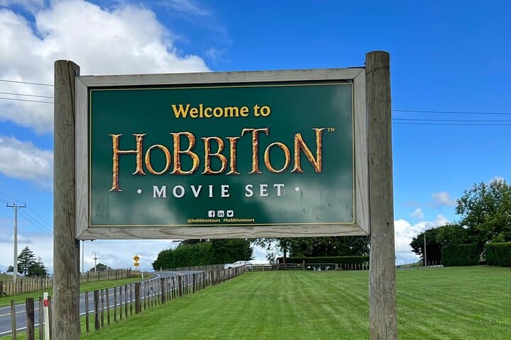 Private Round-Trip Transfer from Auckland to Hobbiton — Stress-Free Shire Access photo 2