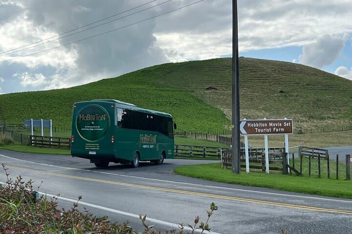 Private Round-Trip Transfer from Auckland to Hobbiton — Stress-Free Shire Access photo 4