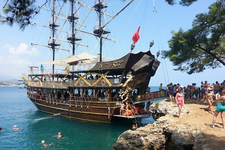 Kemer Pirate Boat Cruise: Lunch, Swimming Stops & Hotel Transfer