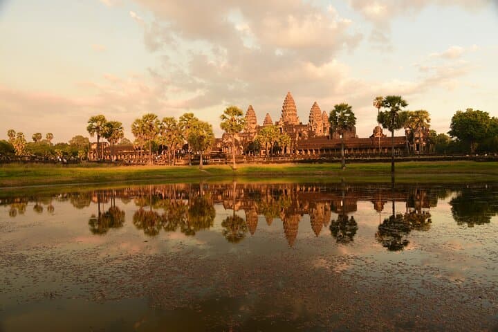 Full-Day Private Angkor Wat Tour — Early-Access Temples & Expert Guide photo 3