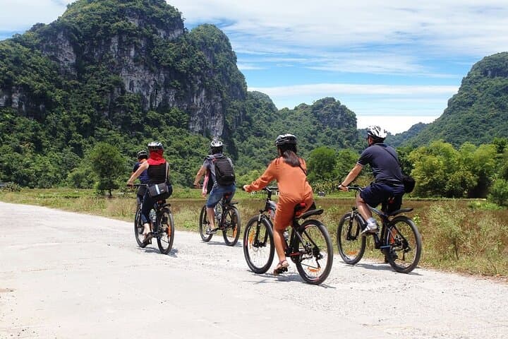 Ninh Binh 2-Day Adventure: Mua Cave, Tam Coc & Bich Dong photo 6