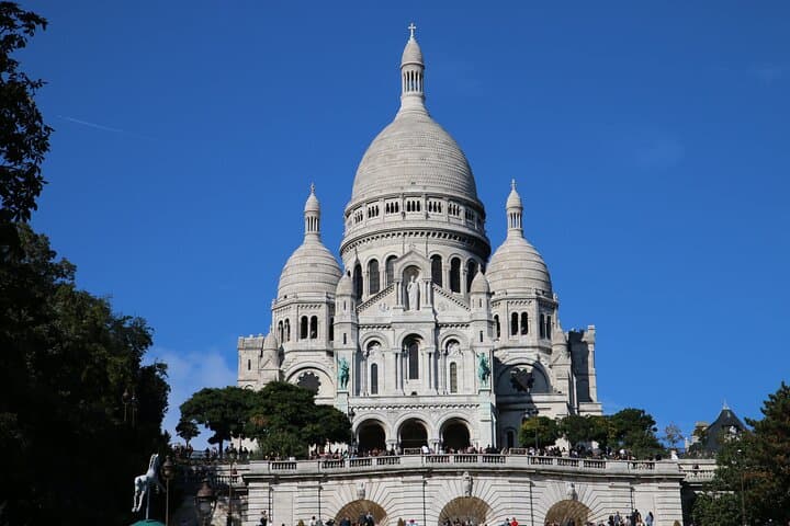 First-Day Paris: Half-Day Walking Tour from Montmartre to the Arc de Triomphe photo 5