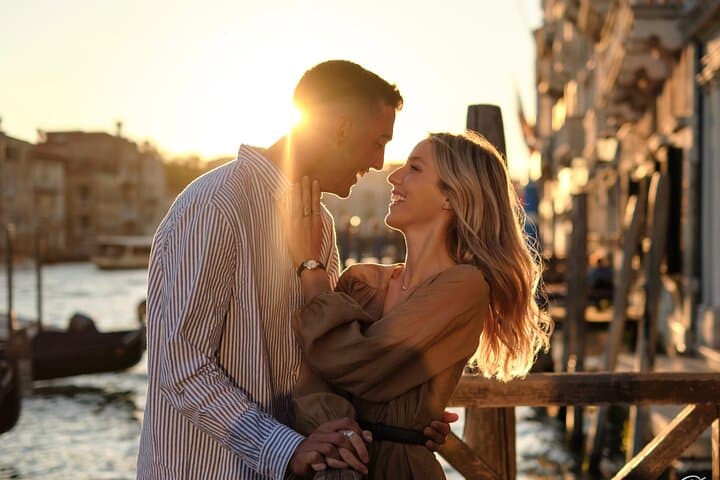 Iconic Venice Photoshoot and Private Gondola Adventure photo 2