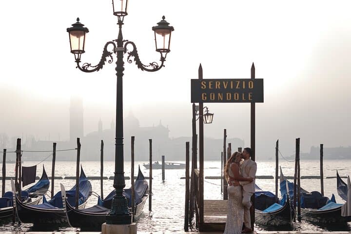 Iconic Venice Photoshoot and Private Gondola Adventure