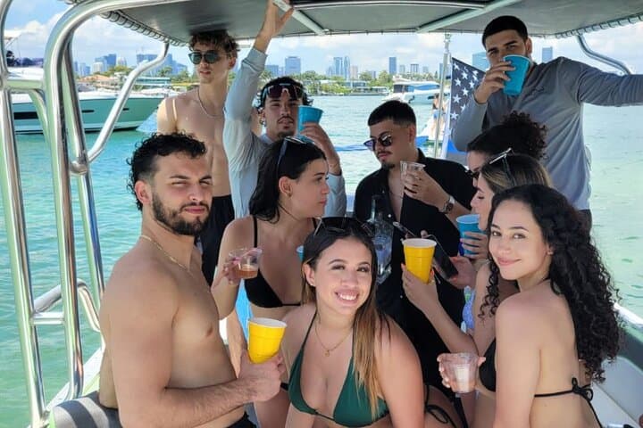 Miami Skyline & Party Island: 4-Hour Private 28ft Boat Tour photo 5