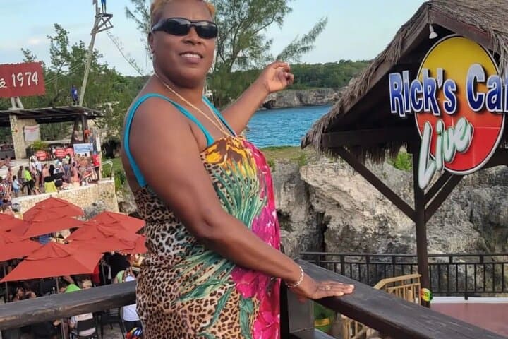 Negril 7 Mile Beach, Margaritaville & Rick's Cafe Combo Tour — Sun, Sand and Sunset Cliff Jumps