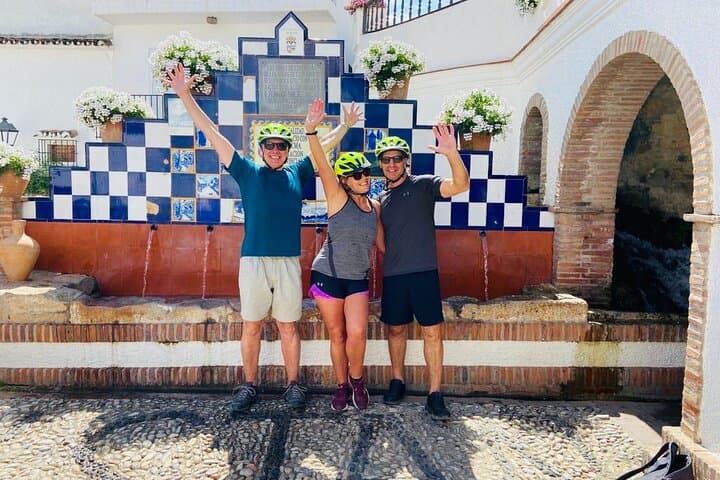 E-Mountain Bike to Sierra Blanca: Marbella E-MTB & Wine Tour (36km) photo 3