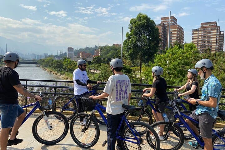 Medellín Bike City Tour: Coffee, Snacks & Urban Stories on Two Wheels photo 4
