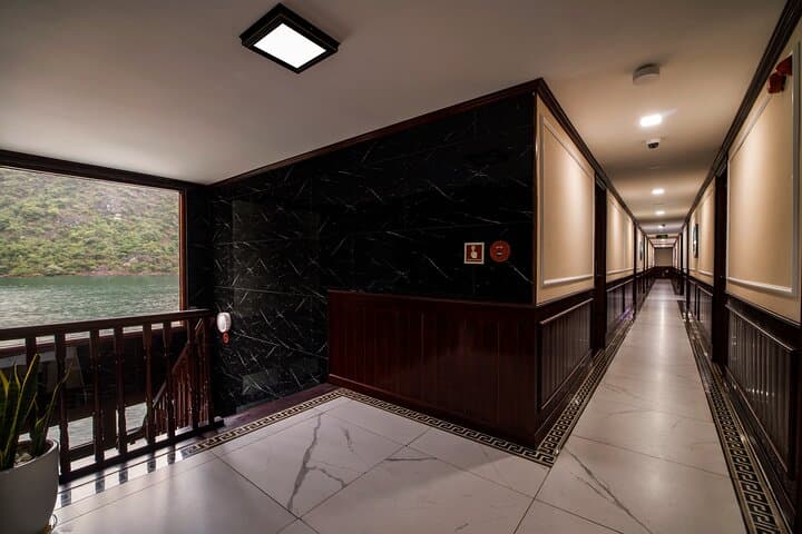 Dora Cruise: Luxury 2-Day Ha Long Bay and Lan Ha Bay Overnight Experience photo 5