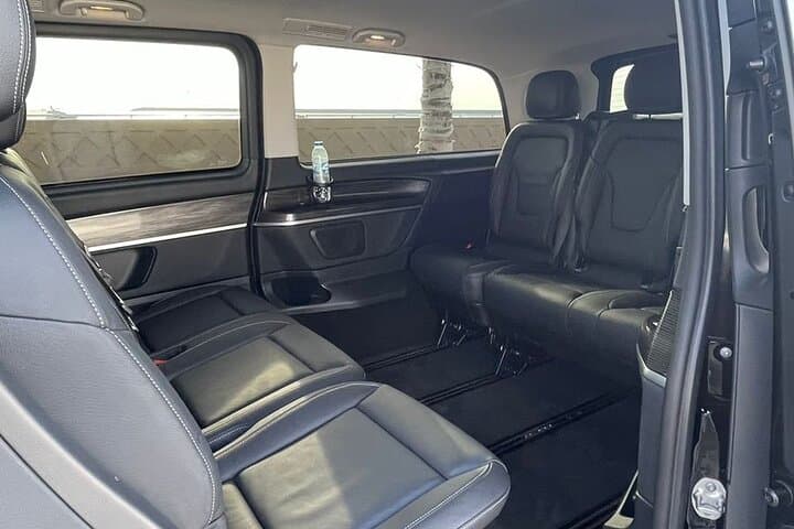 Dubai Luxury Private Airport Transfer — Mercedes Viano Door-to-Door Service photo 2