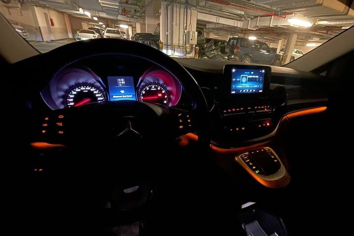 Dubai Luxury Private Airport Transfer — Mercedes Viano Door-to-Door Service photo 4