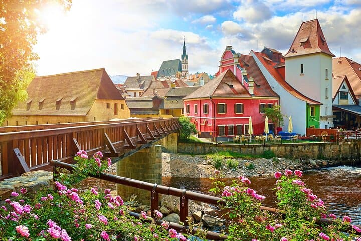 Day Trip to Český Krumlov from Prague: Castle, Old Town & Vltava Raft