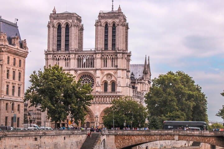 First-Day Paris: Half-Day Walking Tour from Montmartre to the Arc de Triomphe photo 3