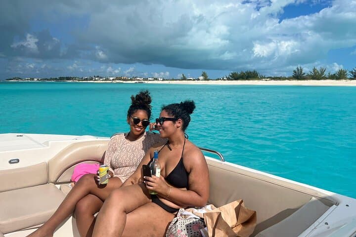 Full-Day Private Charter in Turks and Caicos: Snorkel Iguana Island & Shipwreck