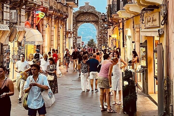 Private White Lotus Tour in Taormina: Greek Theater, Isola Bella & Sicilian Lunch