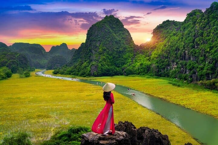 Private Ninh Binh Day Tour: Tam Coc, Bai Dinh & Bich Dong Highlights photo 5