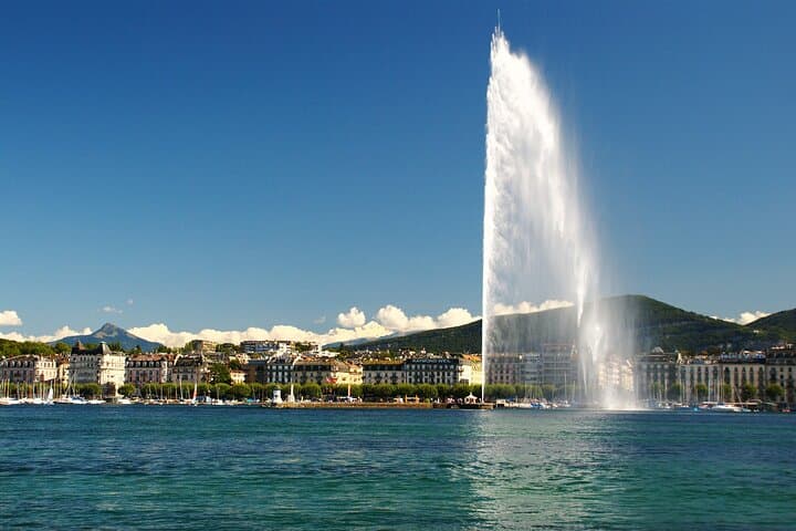 Solar-Powered Geneva Cruise: 60-Min Wine & Aperitif on Lac Léman