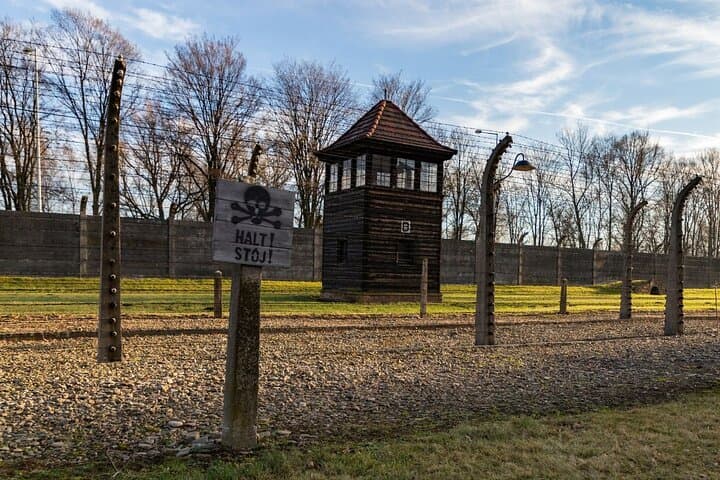 Wroclaw to Auschwitz-Birkenau and Krakow: Full-Day Historical Tour by Train
