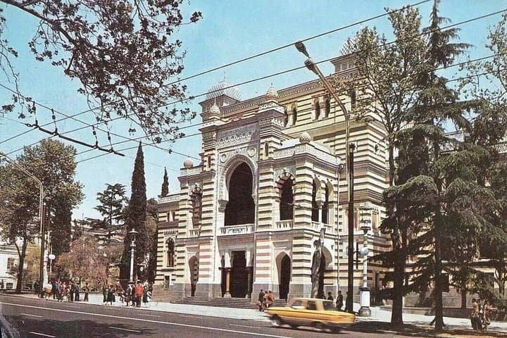 Photo Quest in Tbilisi: Historic Street Photography Adventure photo 5