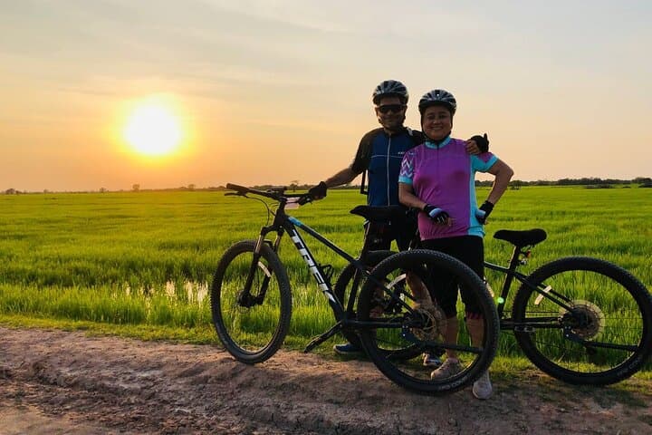 Sunset Bike Tour Through Siem Reap Countryside and Lotus Fields
