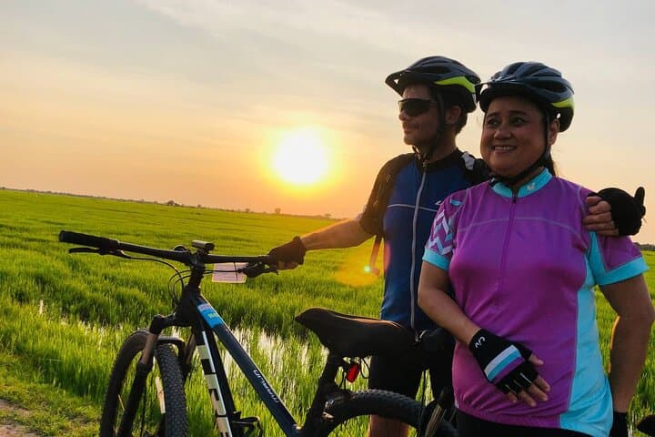 Sunset Bike Tour Through Siem Reap Countryside and Lotus Fields photo 2