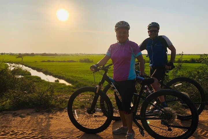 Sunset Bike Tour Through Siem Reap Countryside and Lotus Fields photo 3