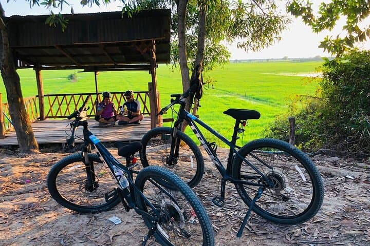 Sunset Bike Tour Through Siem Reap Countryside and Lotus Fields photo 4