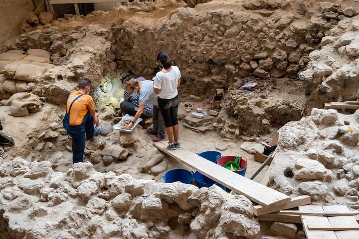 Inside Santorini: Akrotiri, Ancient Thera & Prehistoric Museum Tour