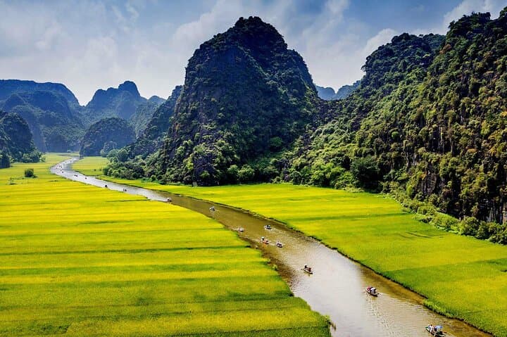 Hoa Lu, Tam Coc & Mua Cave: Full-Day Limousine Tour from Hanoi