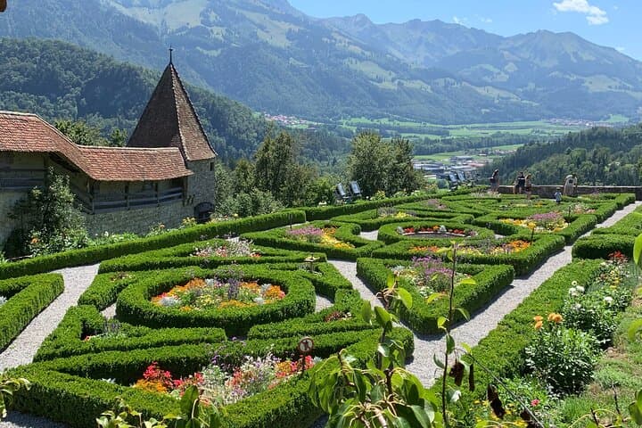 Gruyères Castle & Swiss Indulgence: Cheese and Chocolate Day Tour from Bern