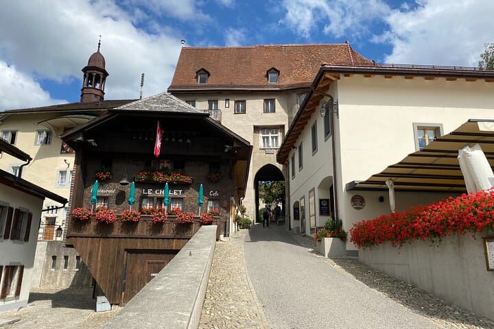 Gruyères Castle & Swiss Indulgence: Cheese and Chocolate Day Tour from Bern photo 3