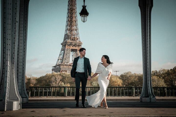 Eiffel Tower Photoshoot — Natural Candid Portrait Session in Paris photo 3