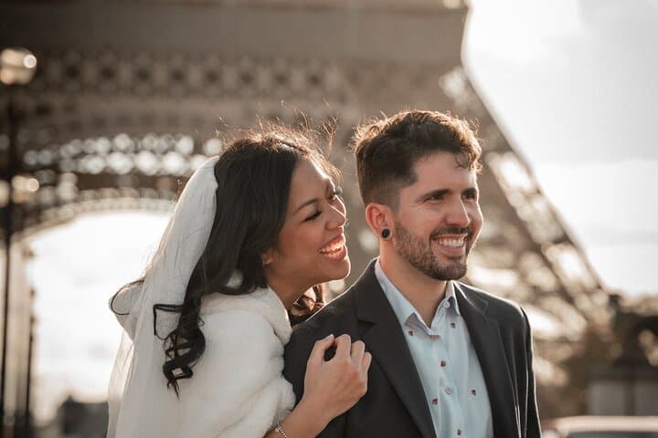 Paris Natural Portrait Session: Authentic Photos by the Eiffel Tower & Louvre photo 3
